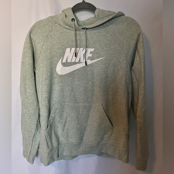Nike Tops - Nike sweatshirt